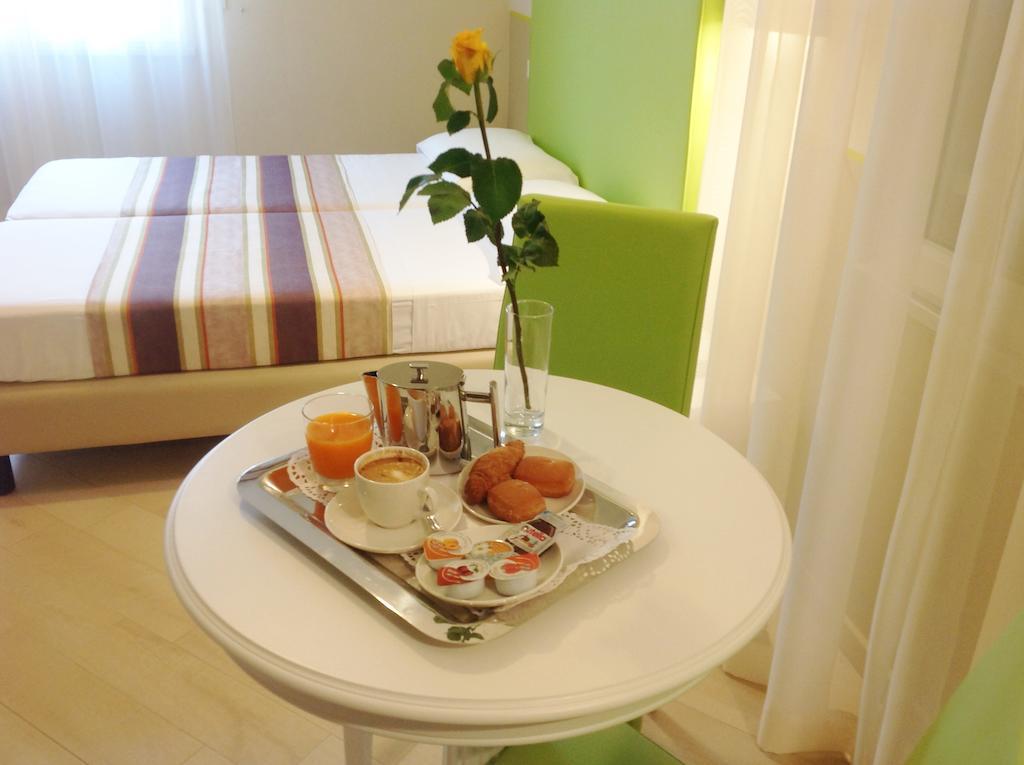 Hotel Souvenir Μοντερόσο αλ Μάρε Δωμάτιο φωτογραφία